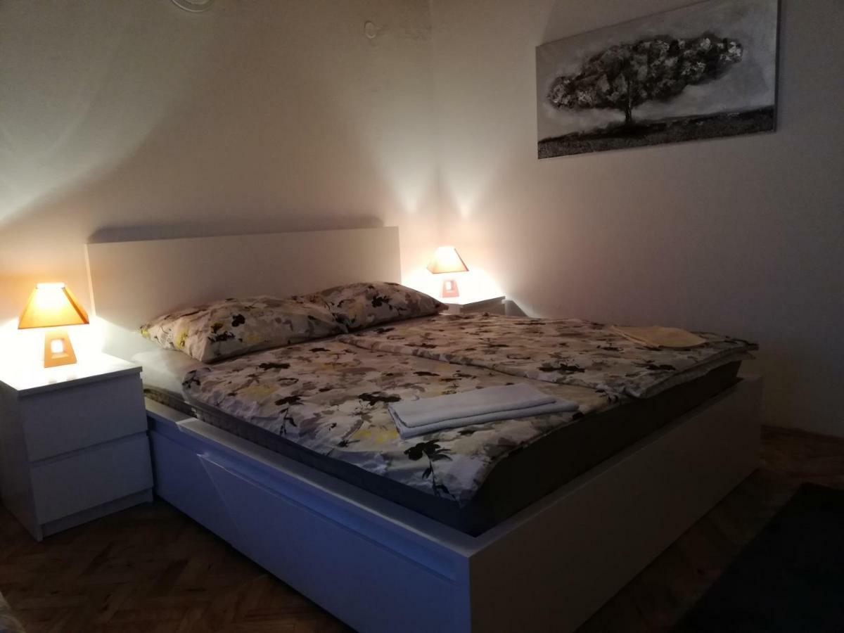 Sobe Zimmer Rooms Nika Tusilovic Exterior foto